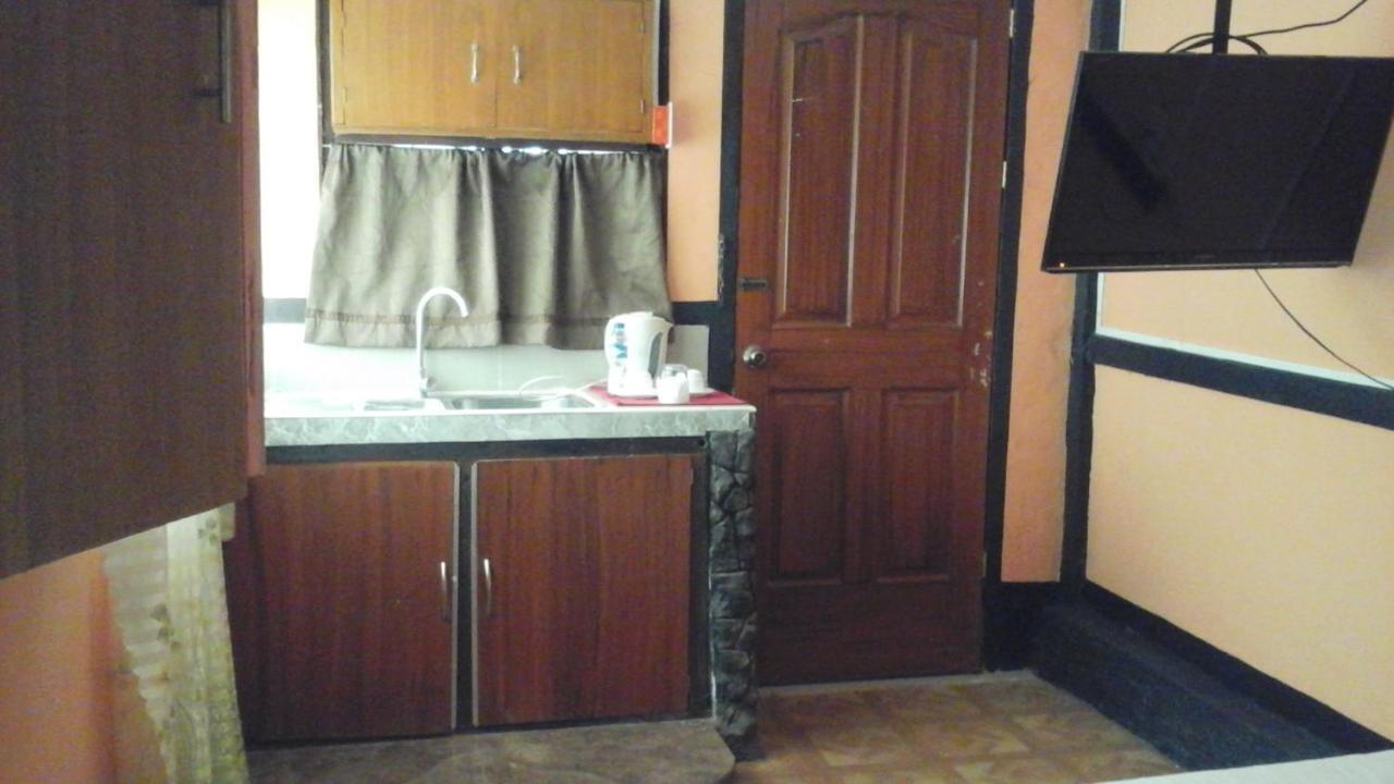 Larmar Bed And Breakfast Puerto Princesa Zimmer foto